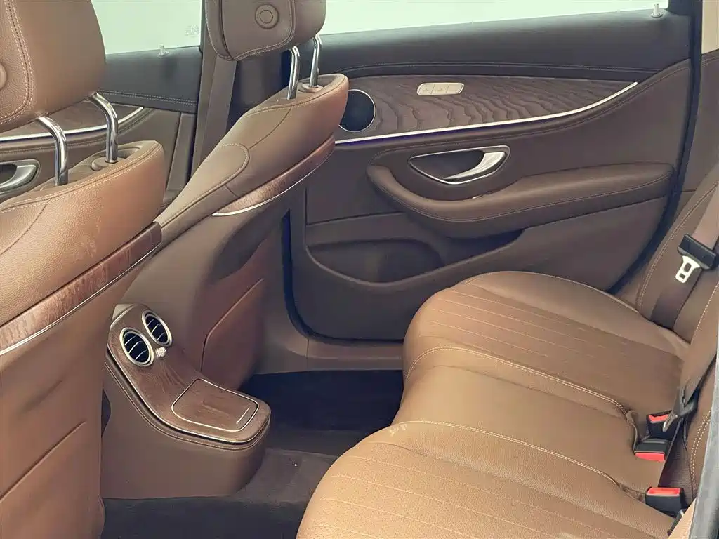 Mercedes-Benz E-Class 2023 — фото 14