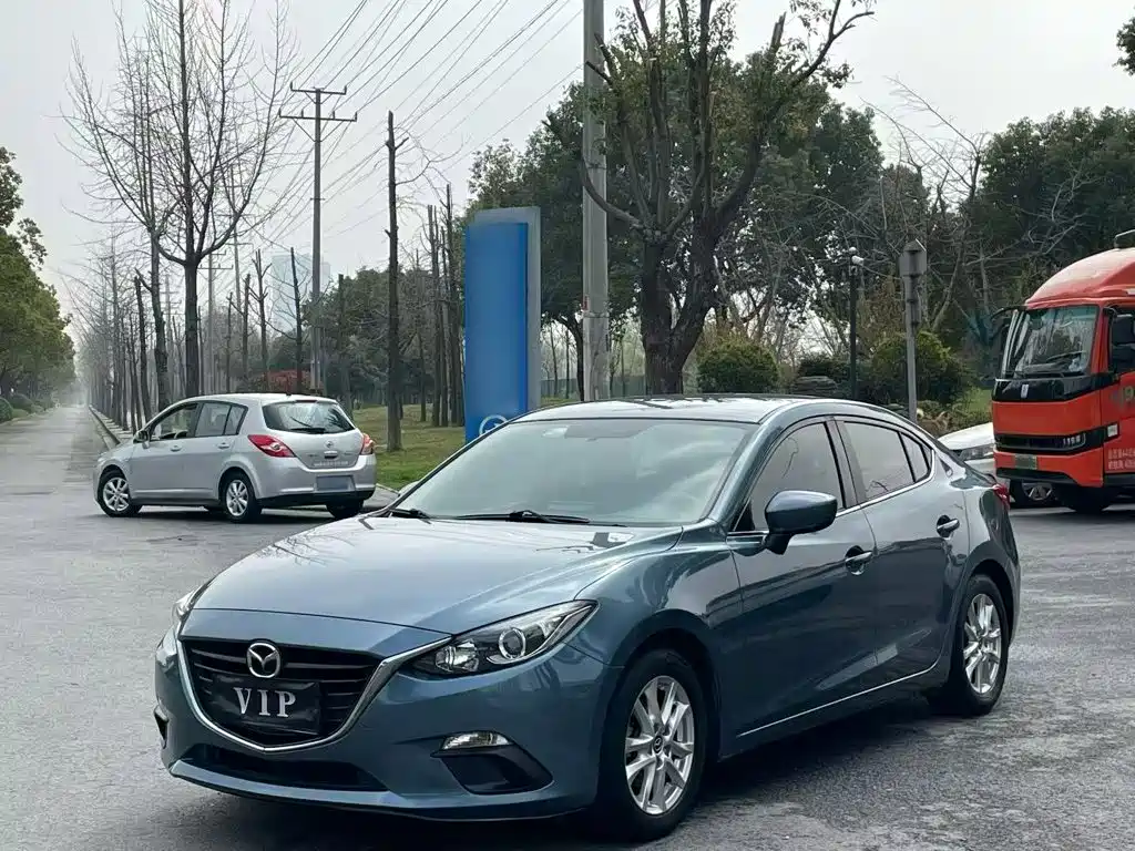 Mazda 3 Axela 2015