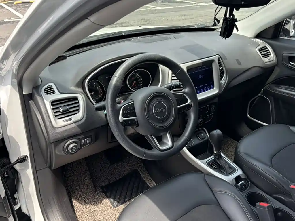 Jeep Compass 2020 — фото 12