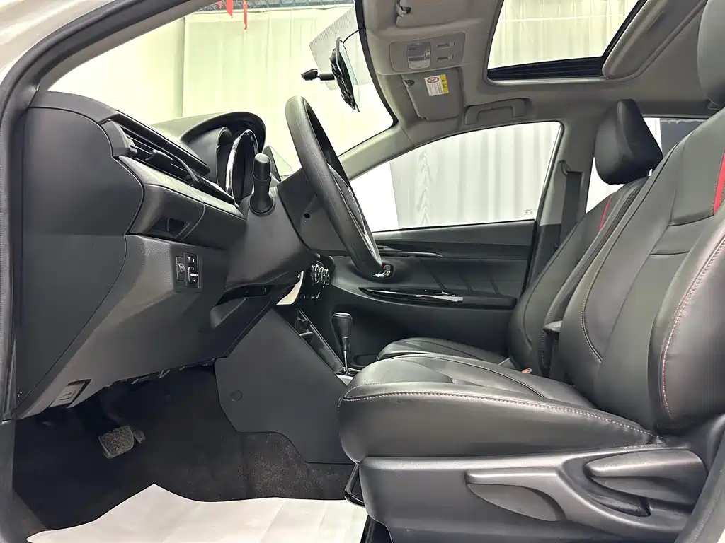 Toyota Yaris L 2022