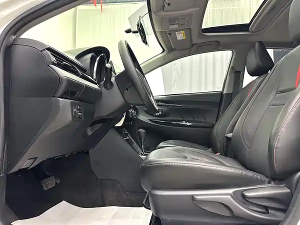 Toyota Yaris L 2022