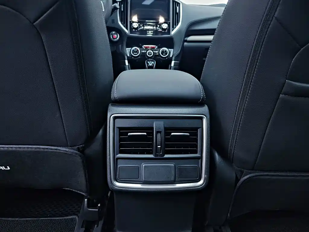 Subaru Forester 2022 — фото 11