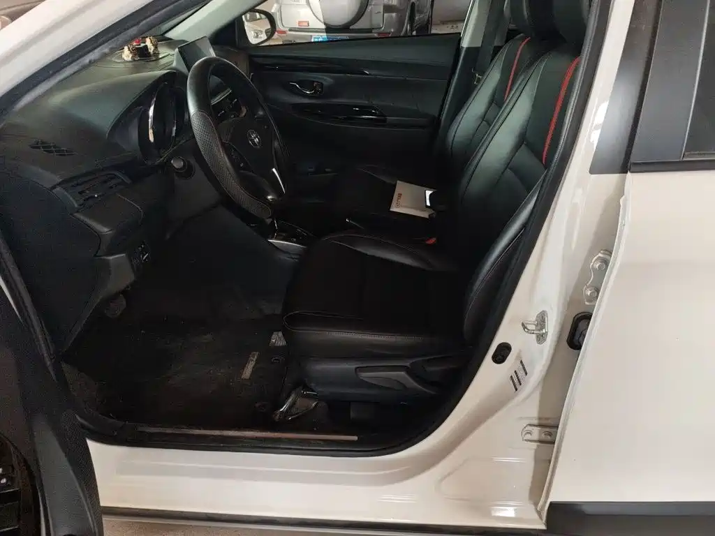 Toyota Yaris L 2022 — фото 8