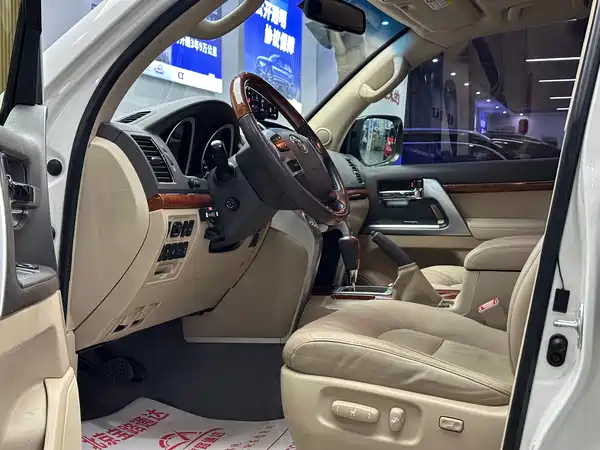 Toyota Land Cruiser 2012