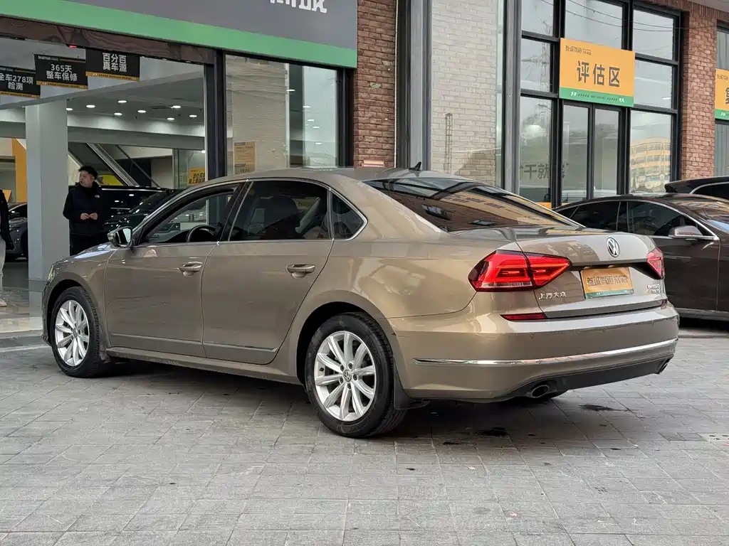 Volkswagen Passat 2018 — фото 4