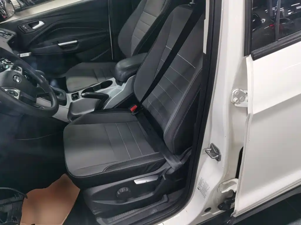 Ford Kuga 2016 — фото 15