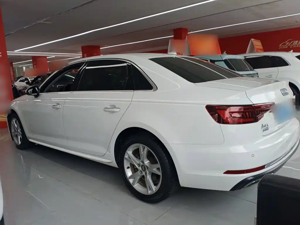Audi A4L 2019 — фото 23