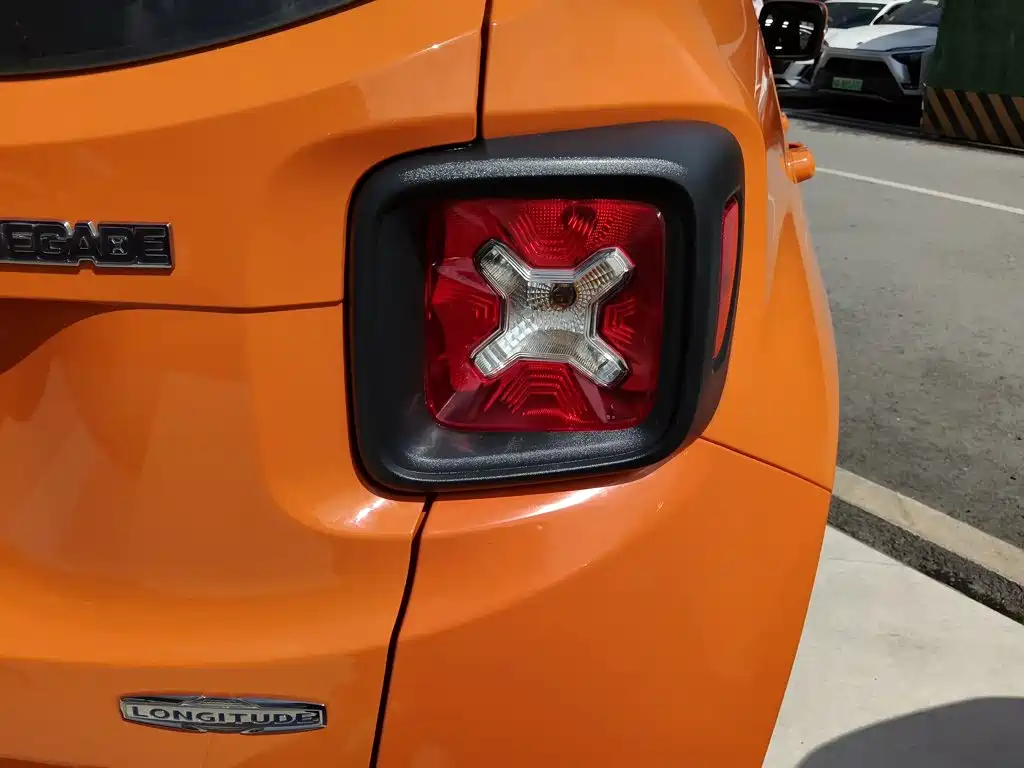 Jeep Renegade 2017 — фото 24