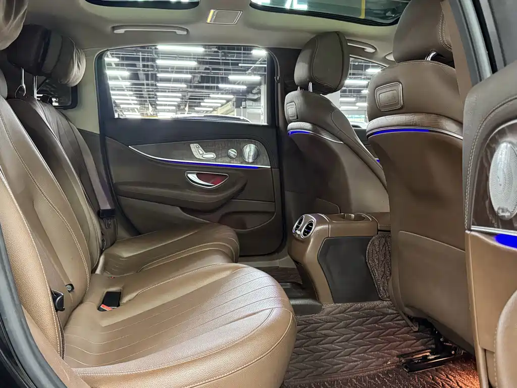 Mercedes-Benz E-Class 2020 — фото 19