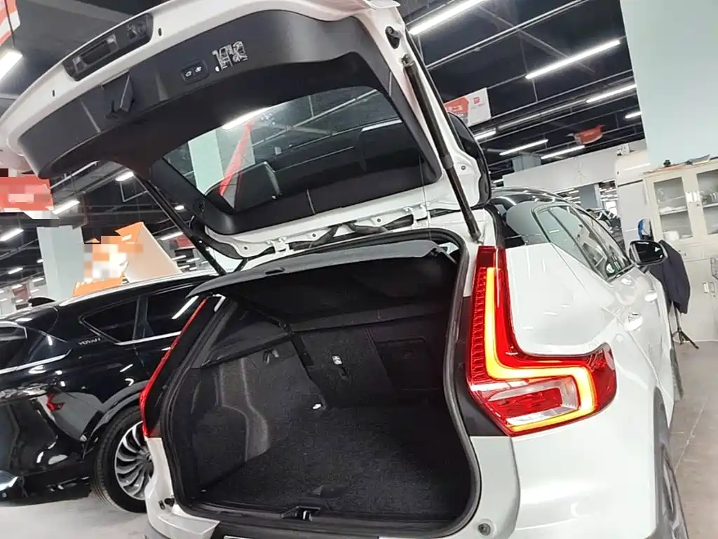 Volvo XC40 NEV 2021 — фото 19
