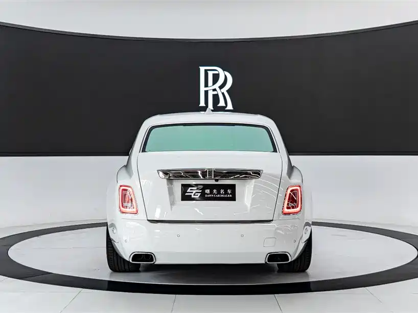 Rolls-Royce Phantom 2019 — фото 5
