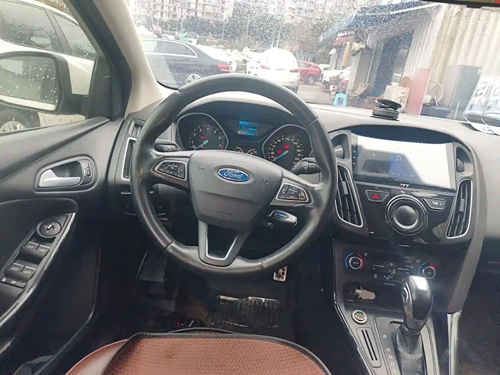 Ford Focus 2016 — фото 11
