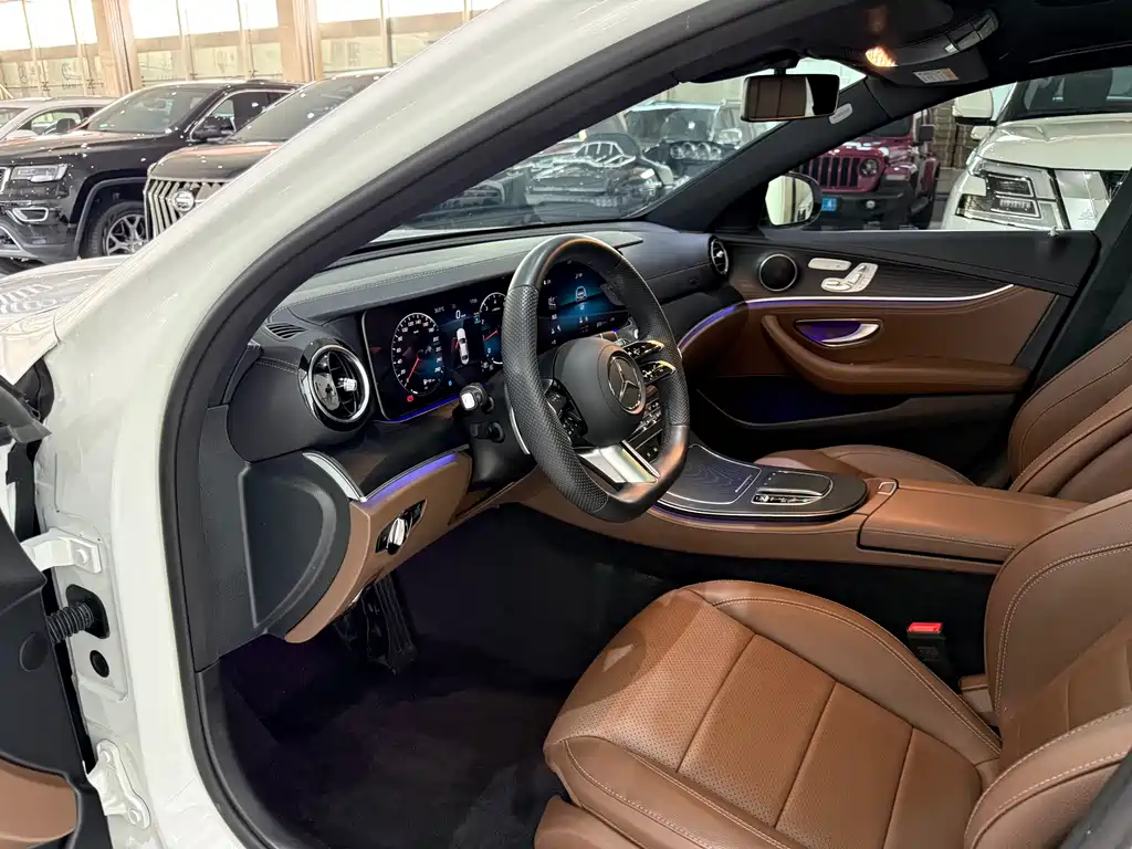 Mercedes-Benz E-Class 2023 — фото 6