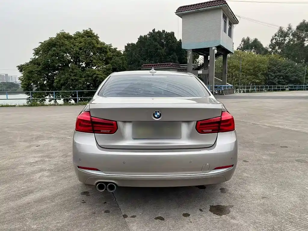 BMW 3 Series 2018 — фото 12