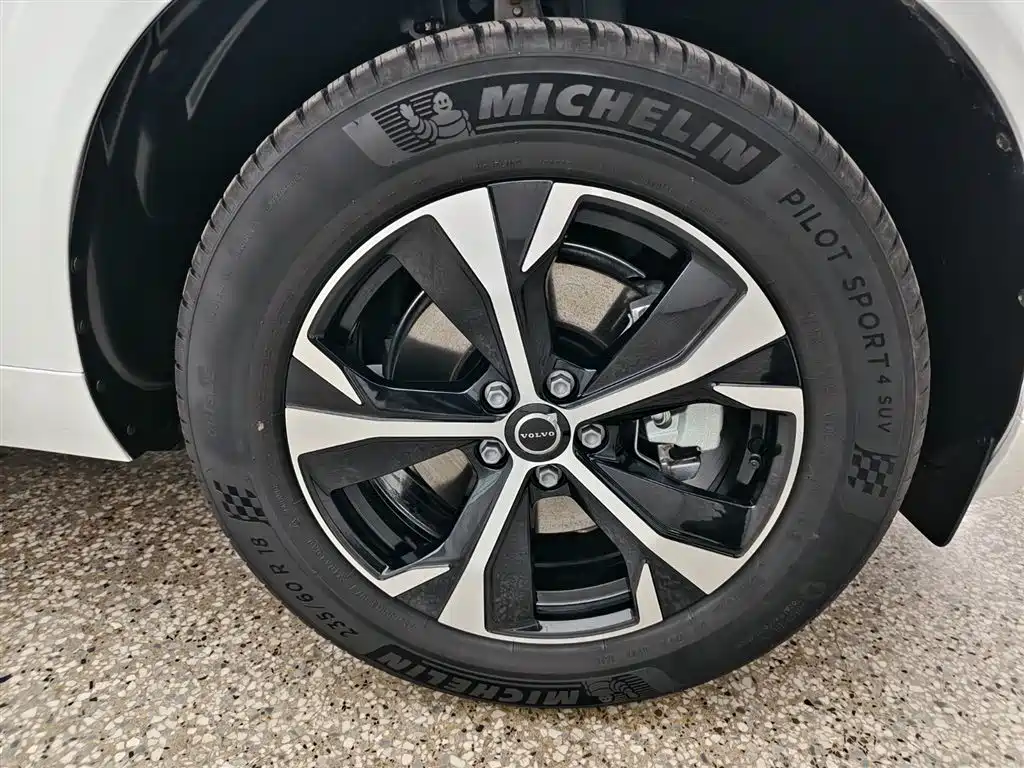 Volvo XC60 2025 — фото 14