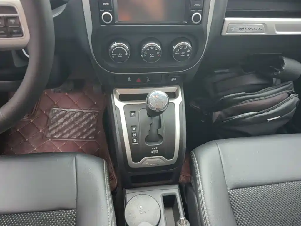 Jeep Compass 2014 — фото 14