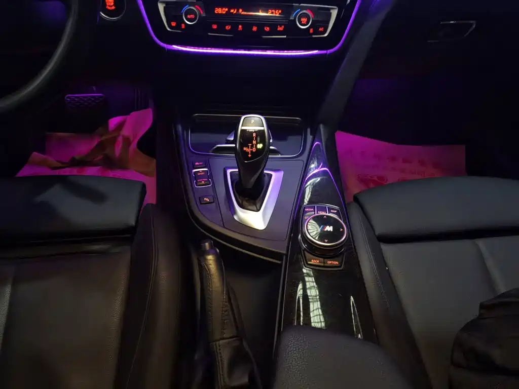 BMW 3 Series 2018 — фото 14