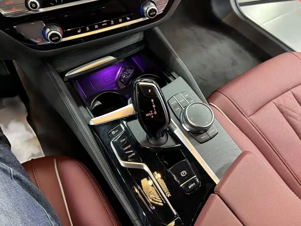 BMW 5 Series 2024 — фото 19