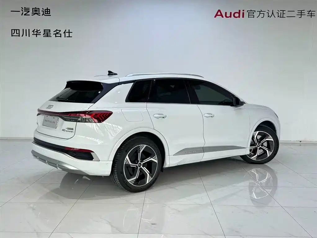 Audi Q4 e-tron 2023 — фото 4
