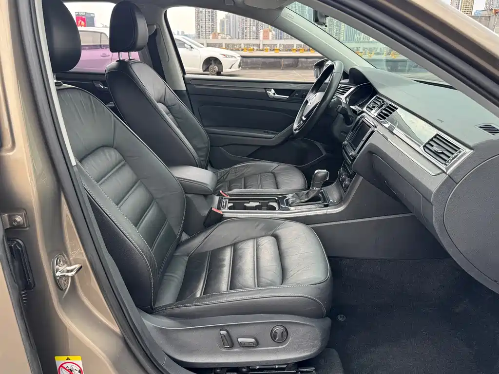 Volkswagen Passat 2017 — фото 13