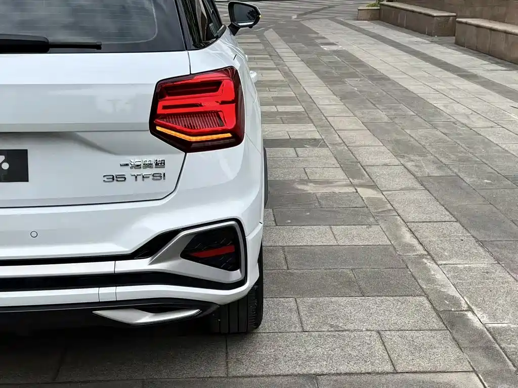 Audi Q2L 2024 — фото 24