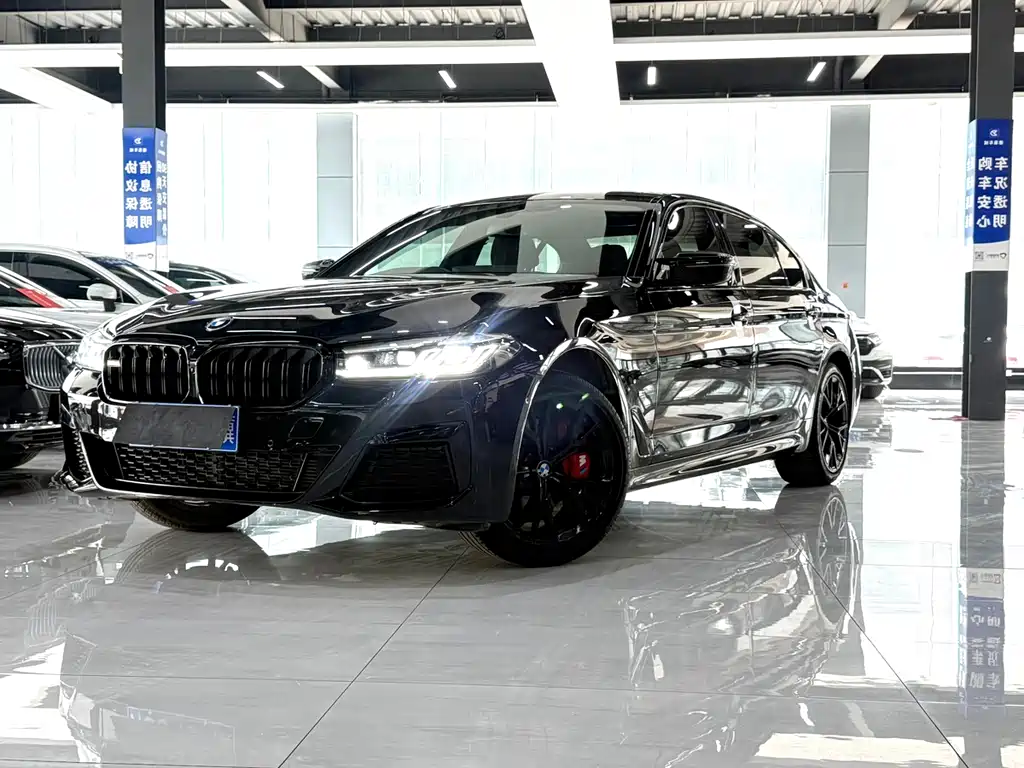 BMW 5 Series 2023 — фото 1