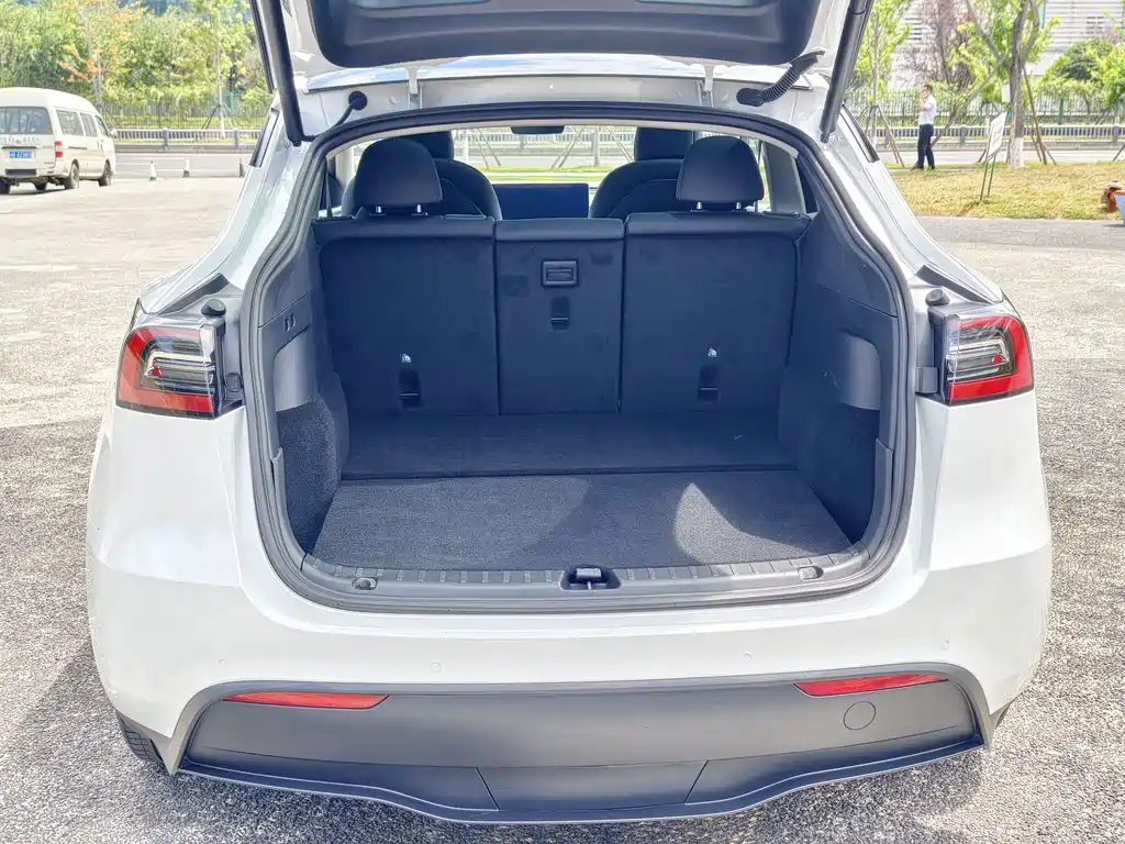 Tesla Model Y 2022 — фото 13