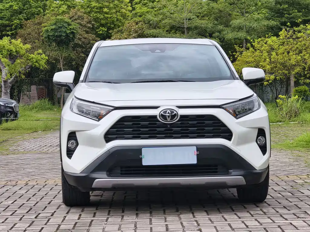 Toyota RAV4 2021 — фото 2