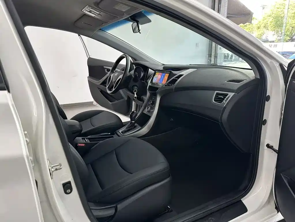 Hyundai Elantra Langdong 2015 — фото 6