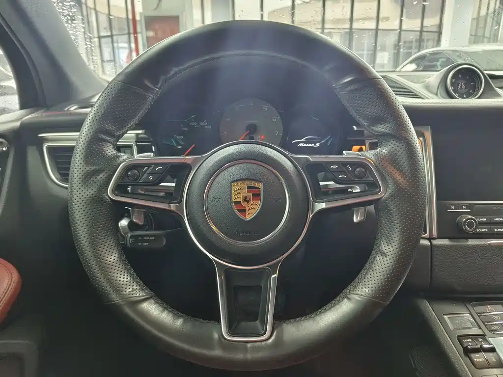 Porsche Macan 2017 — фото 8