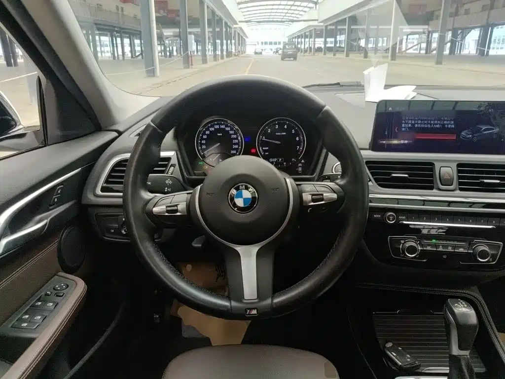 BMW 1 Series 2019 — фото 11