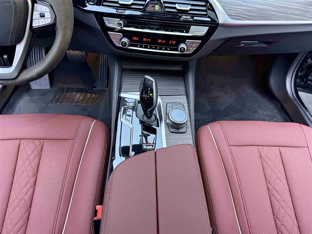 BMW 5 Series 2021 — фото 14