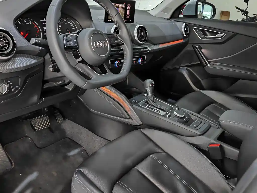 Audi Q2L 2024
