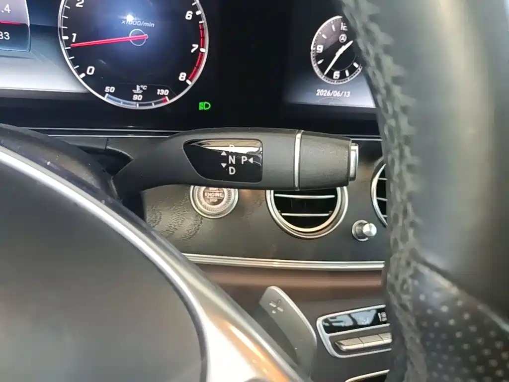 Mercedes-Benz E-Class 2018 — фото 14