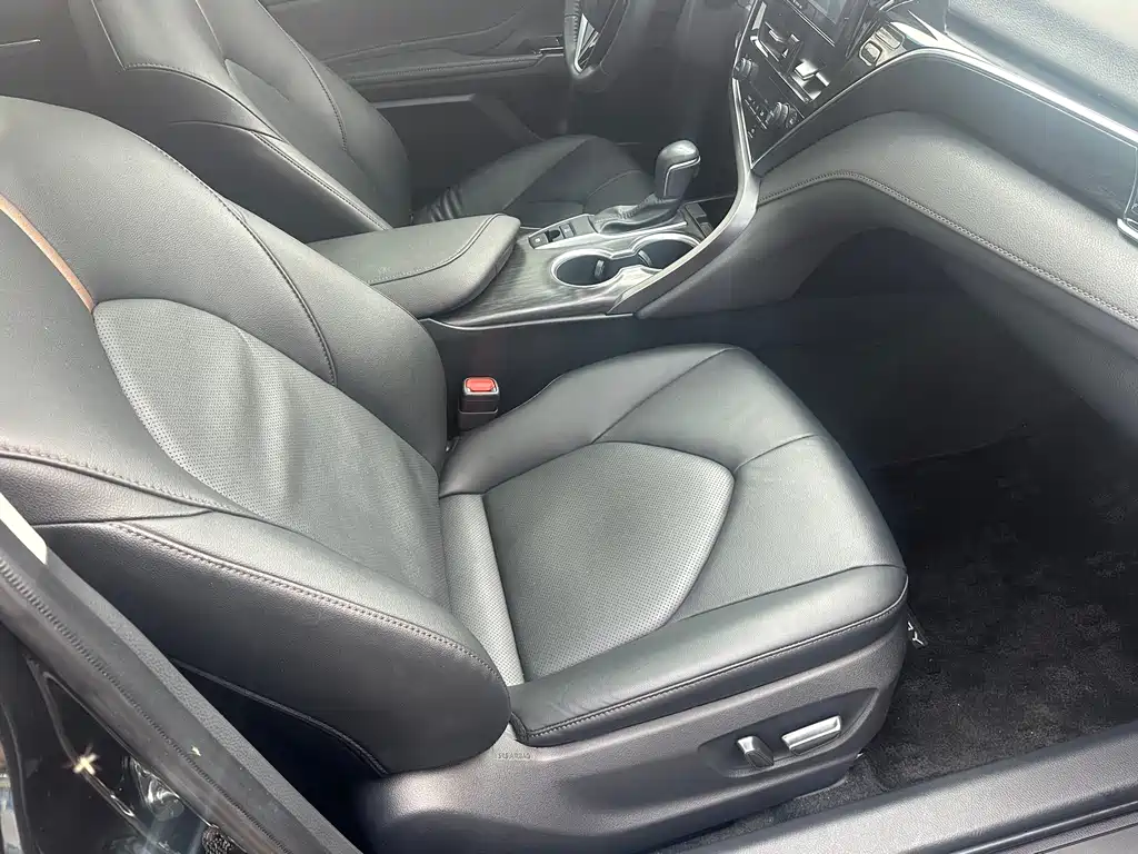 Toyota Camry 2023 — фото 10