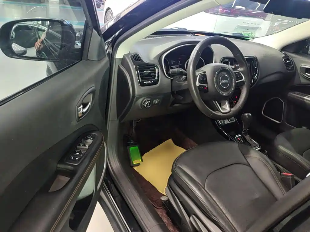 Jeep Compass 2021 — фото 12
