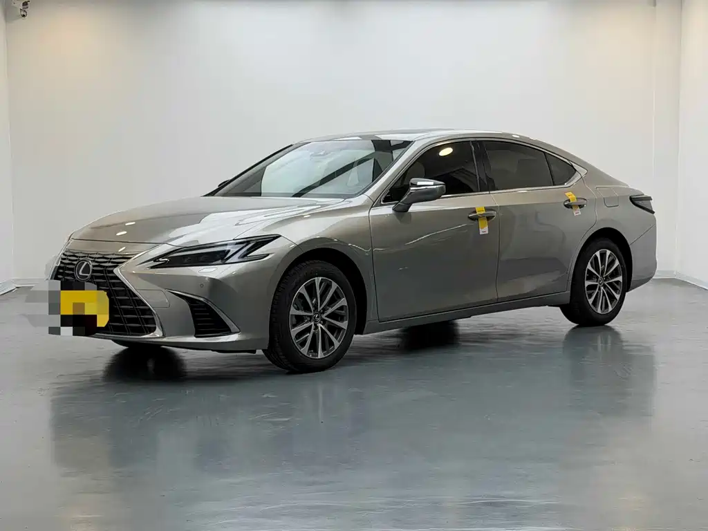 Lexus ES 2018 — фото 1