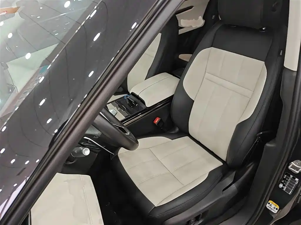 Land Rover Evoque 2023 — фото 15