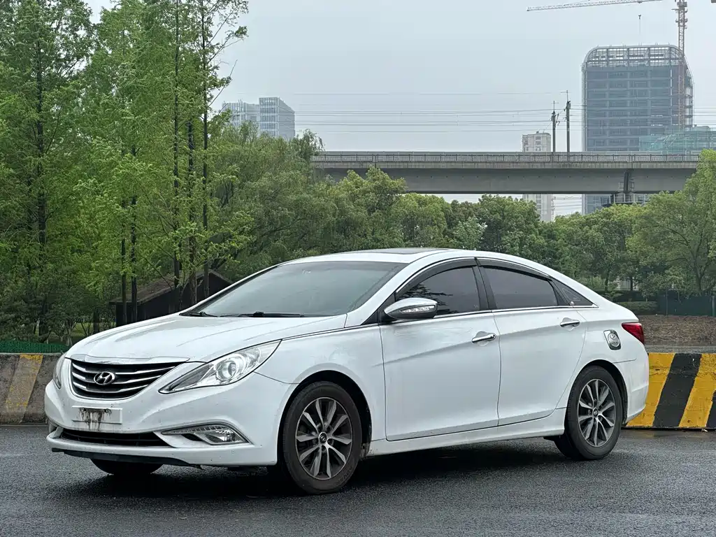 Hyundai Sonata 2013 — фото 1