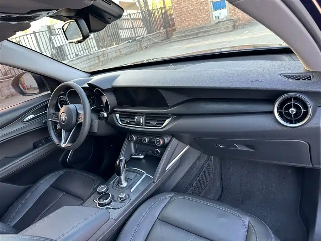 Alfa Romeo Stelvio 2018 — фото 18