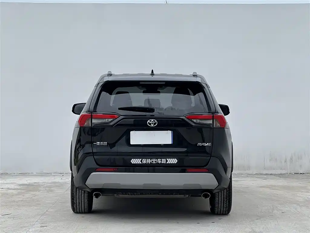 Toyota RAV4 2023 — фото 4