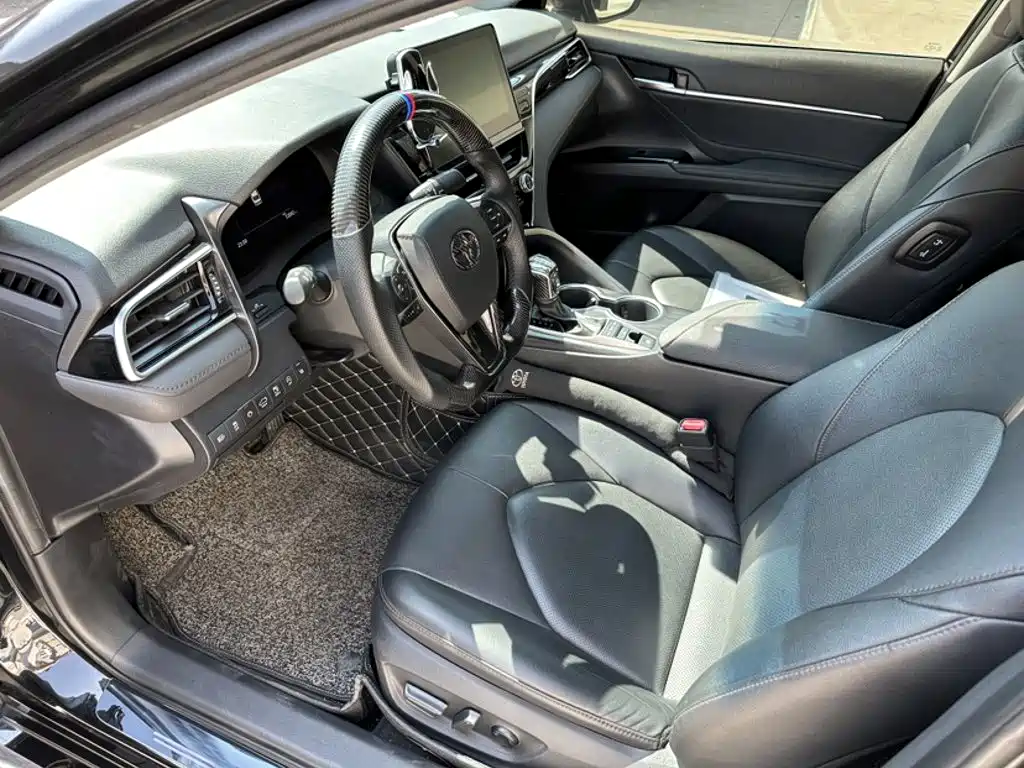 Toyota Camry 2023 — фото 16