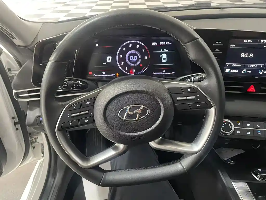 Hyundai Elantra 2023 — фото 15
