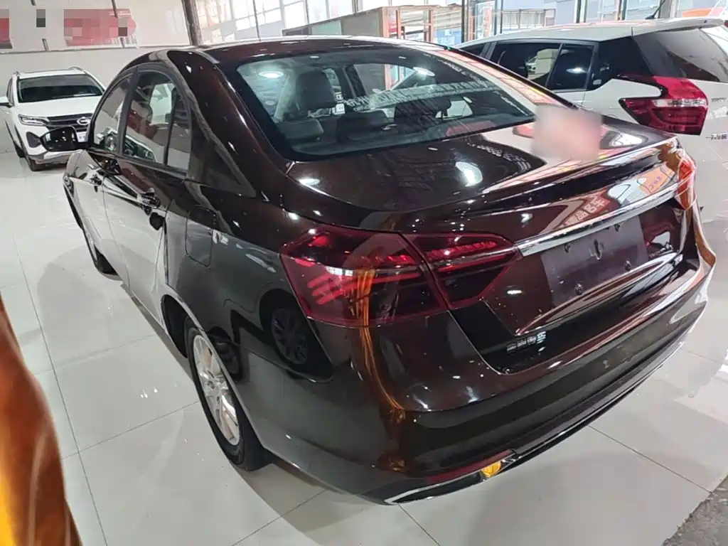 Geely Emgrand 2021