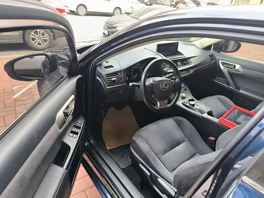 Lexus CT 2020 — фото 12