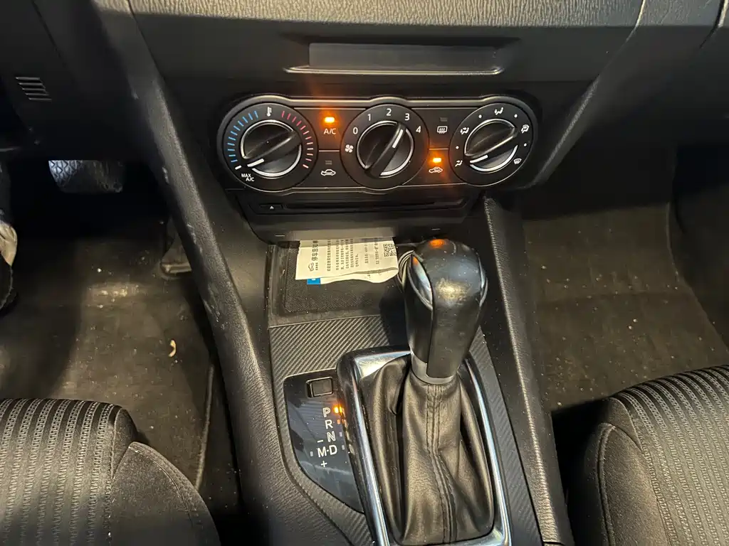Mazda 3 Axela 2015 — фото 13