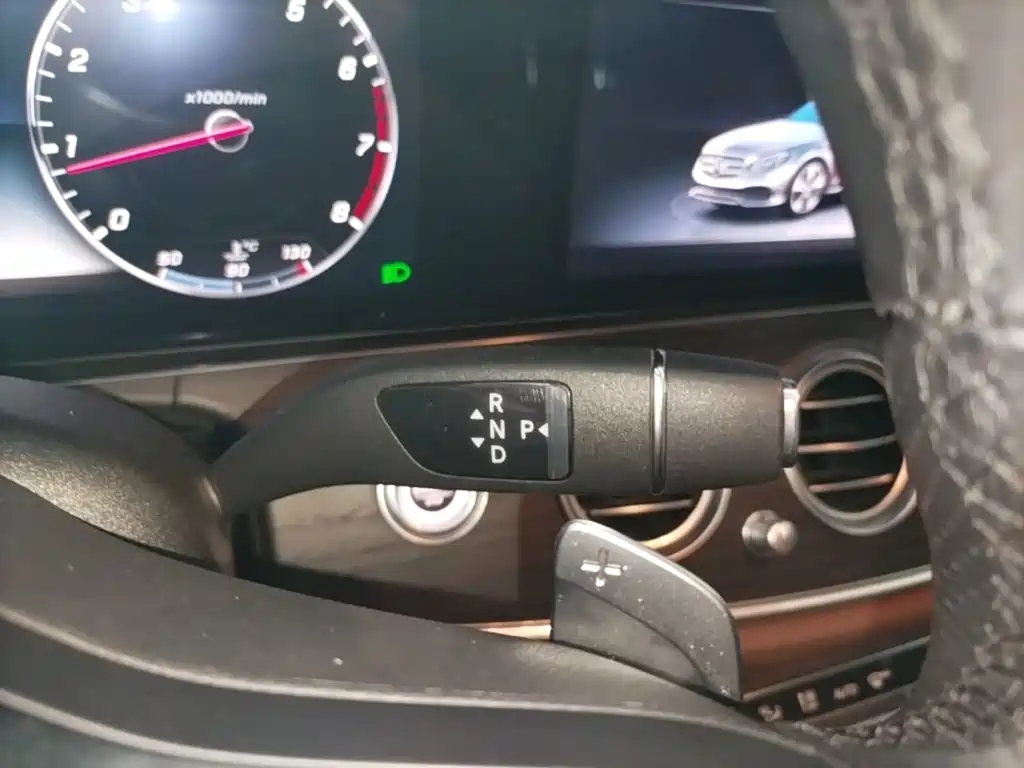 Mercedes-Benz E-Class 2020 — фото 14