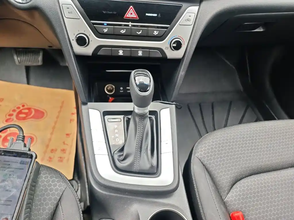 Hyundai Elantra 2019 — фото 14