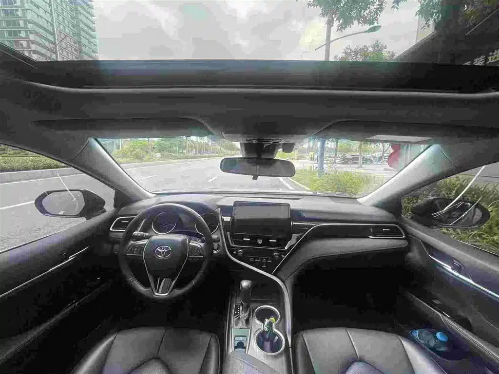 Toyota Camry 2023 — фото 5