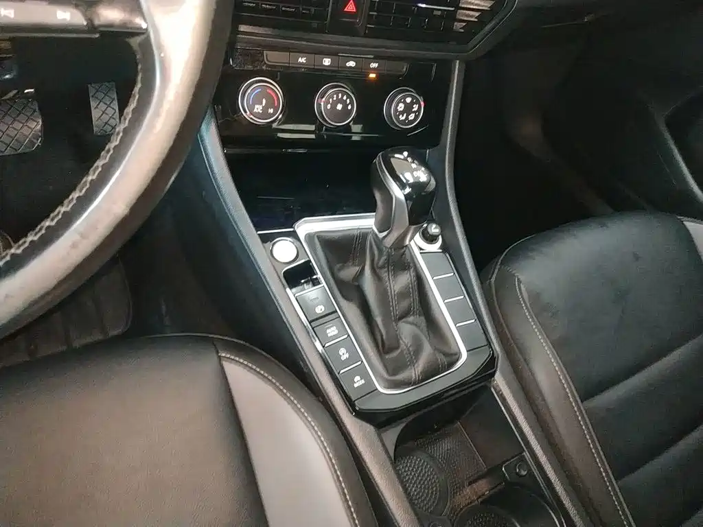 Volkswagen Sagitar 2021